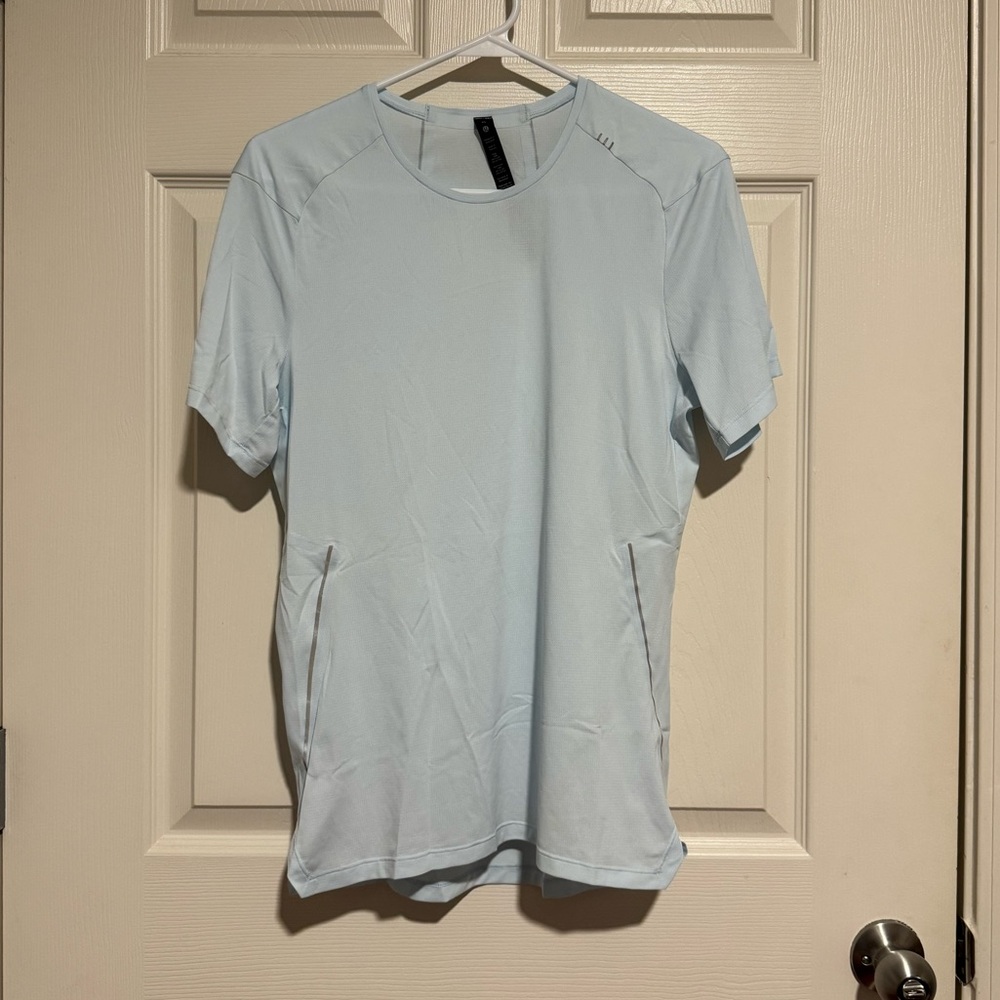XS Light Blue Men’s Lululemon Vent Tech Surge Performance Training Shirt